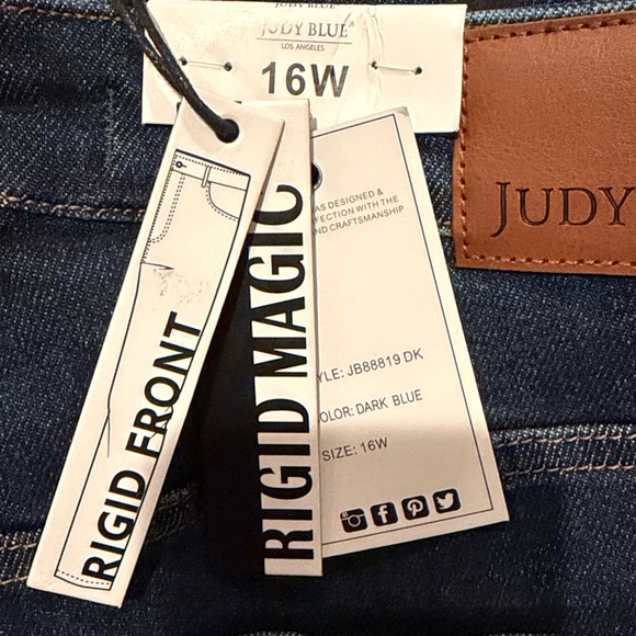 NWT - Judy Blue - High Waist Straight Leg Distressed Jeans - Woman's Size 16W - Picture 6 of 6